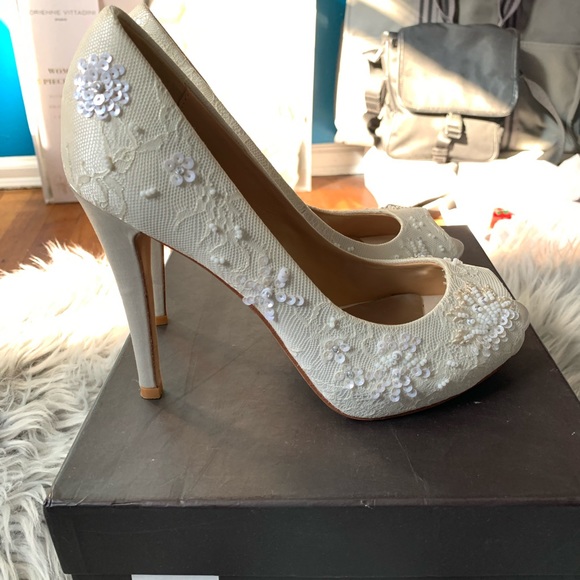 Badgley Mischka women shoes. Size 8 - Picture 4 of 13